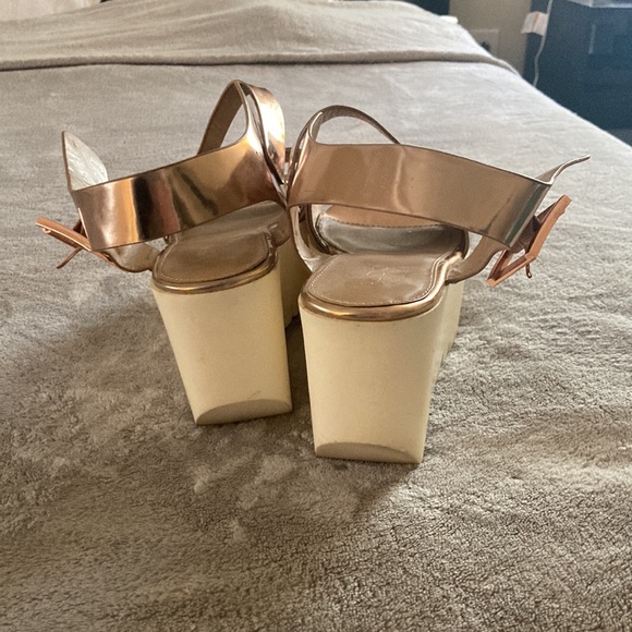 Aldo platforms - Picture 3 of 5